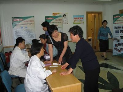 心系女性，關愛家庭 營養健康教育活動順利啟動并開展現場咨詢